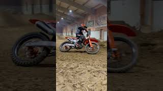 😱I almost crash into him #ktm #mxindoor #hardbraking #crash #stoppie