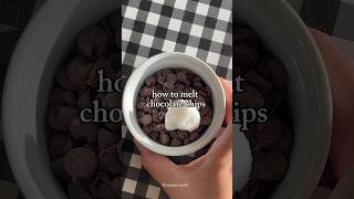 How to melt chocolate in the microwave | Easy & simple tutorial #chocolate #easyhacks #shorts