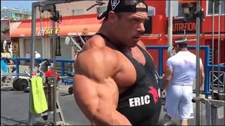 Amazing People's Reactions to BodyBuilders Muscles Size! 😮💪