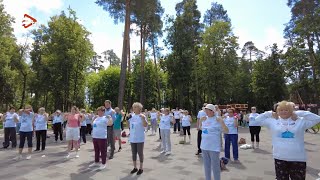 Физкультурно-спортивная акция “Зарядка долголетов” состоялась в Раменском городском парке.