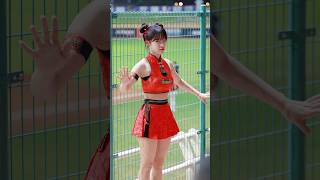 不知為何但是被多慧可愛瞪著的粉絲好幸福😂@lee_dahye #李多慧 #이다혜 #cheerleader #치어리더 #中華職棒 #cpbl #fancam #美女 #棒球 #啦啦隊 #小龍女