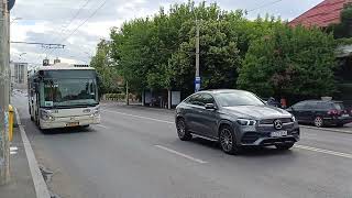 Autobuzul Otokar Kent C-12 #6657 și troleibuzul Irisbus Citelis #5388 tranzitand Bd.Eroilor