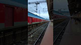 13202 CSMT - Rajendranagar Janta Express arriving at Nashik Road Railway Station