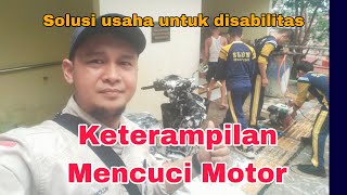 Keterampilan mencuci motor siswa Sekolah Luar Biasa