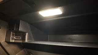 Change Halogen Light for LED Canbus in Glove Box Vw Jetta GLI MK6 / Cambiar Luz Halógena en Guantera