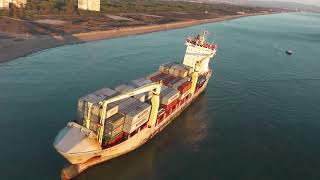 Barcos encallados en la playa de el Saler. Ship aground in Saler beach, Valencia, Spain