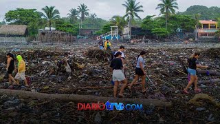 Playa de Acajutla sepultada por basura tras intensas lluvias