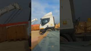 Hum ko bhi nechy rehna parta hy #shortvideo #truckdriving #construction #truckdrivingjobs