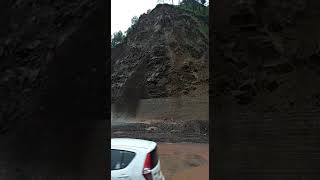 Live Khabre: Landslide Blocks Shimla- Kalka National Highway by Rawat boys