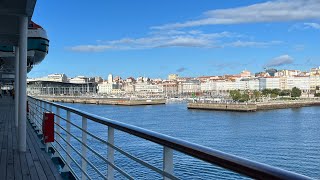 MS Amera von Phoenix Reisen besucht La Coruña (E), Festmachen am Jachthafen - AMR084 - am 24.10.2022