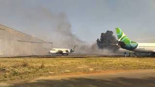 ⚠️ AERONAVES DANIFICADAS APÓS INCÊNDIO EM ÁREA DO  MAIOR AEROPORTO DA ÁFRICA DO SUL 🇿🇦