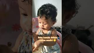 Baby kamala belajar makan sendiri pake sendok 🤭#bayilucu #bayiimut #bayitengkurep #bayimakan #bayi