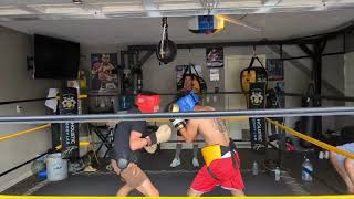 Paul Spadafora is live teaching sparring to his green and open #fighter #boxing