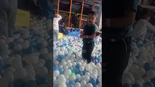 lagi seru serunya lemparan bola #shorts #timezone #familyvlog #baby #shortvideo #mandibola