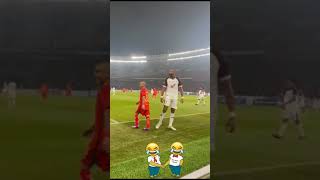 لقطة من الدوري الأندونيسي 😅غريبه جدا🤯