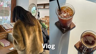 Vlog 직장인 연차 데이. 15년차 망원 주민의 최애 스팟 소개 👾 망원 카페 추천. 아르켓 코트 언박싱