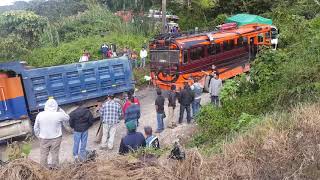 Santa Cruz Barillas, Huehuetenango, Camioneta Cifuentez  Atascado en medio de la carretera