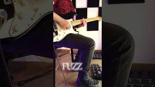 OVERDRIVE & FUZZ IN EDGE 'S SOLO! WHICH DO YOU PREFER? #pattismith #u2cover #fuzz #u2 #overdrive