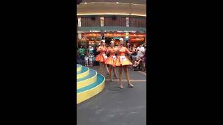 universal studios singpore - beautiful girls singing part 2