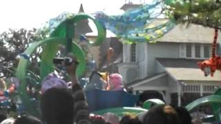 TOKYO DISNEY - SENSEI MITSURO FILMANDO O DESFILE