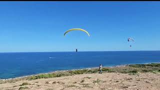 Ascenso y descenso en parapente.