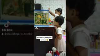 🐠 💦 #fyp #twins #tiktok #tiktokviral #tiktokvideo #kembar #kembarviral #kembarlucu #aquarium #ikan