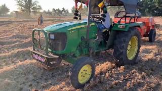 John deere 5045 D / shaktiman square baler / working on field