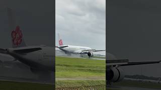 CHINA AIRLINES A350 landing saat landasan basah‼️