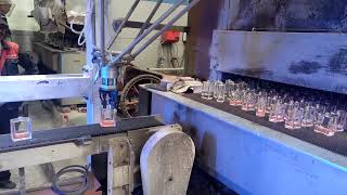 Automatic Pick Glass after Forming Bottle and Place into Annealing Furnace by Delta Robot