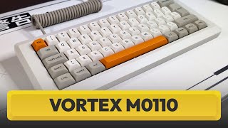 Teclado estética retro vintage con interior moderno, Vortex M0110