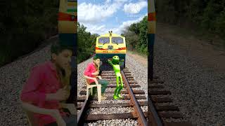 Cartoon_dancing_on_the_truck_vs_train_-_Funny_magic_#viral_#ytshorts(360p)