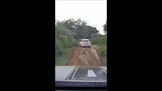 Ford Endeavour sliding in mud in off-road slush