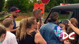 Norman Reedus w/fans on Crowder Rd