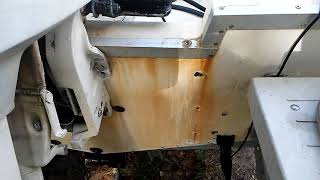 Removing rust stains from a fiberglass boat