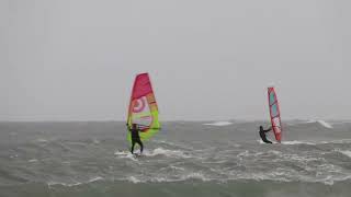 Windsurfeurs au Cap d'Agde (Hérault) le 23 octobre 2023 vers 11h50