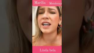 Marília Mendonça cantando linda bela