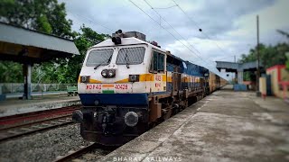 EMD Encounter with 03063 Up Balurghat Express at extreme furious Mood||BLGT-HWH||ER