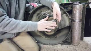 Replacing the drive clutch plate on a Honda hrd536