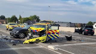 Ernstig ongeval met ambulance voertuig aan de Prins Mauritssingle. Hulpdiensten met spoed