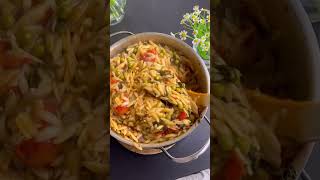 Orzo als einfacher One Pot 🌿🍅 #vegan #rezept #alltag