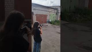 учу дочку стрелять из спортивного арбалета #crossbow