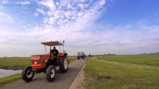 Toertocht met 88 oldtimer trekkers