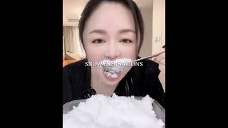 EATING SQUEAKY FLAKY WHITE ICE BITES #iceeating #icebites #iceeatingasmr