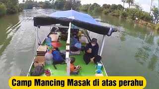 kemah di atas perahu sambil mancing dan masak - berlibur sambil camp di atas perahu