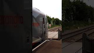 Another Epic Driver sounds horn at Trimley station 17/6/23 #trimley #railway #greateranglia #train