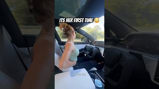 ⚠️ Tesla girl uses Tesla FSD for the first time 😳