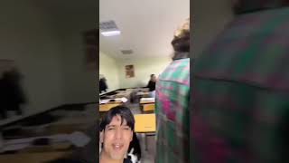 É briga ou festa? 🎉 #viral #alunos #escola #professor #reaction