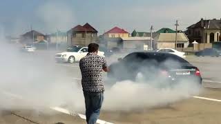 Mercedes CLS 5.5 AMG Дагестан дрифт жжет резину burnout