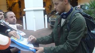 NBA Player Stephen Curry signing several autographs - TopSignatures.com