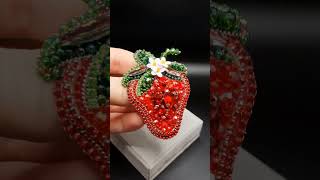 Брошь Клубника из бисера Brooch Strawberry